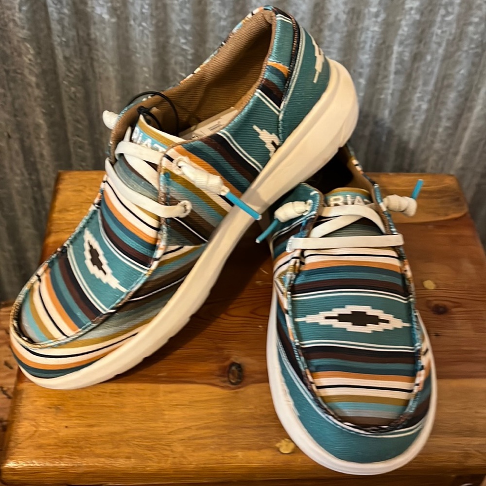 Ariat turquoise and serape Hilo’s.